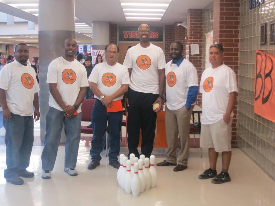  The Bowie Dads Club made a name for themselves at Spookapalooza on September 27, 2015 by hosting a bowling game for the kids. This is the first year of the dads club and they are looking to make a huge impact in the school. 