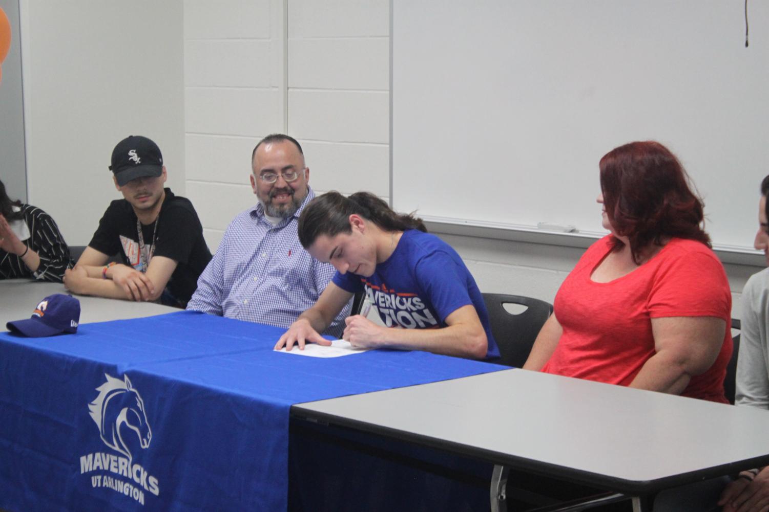 Devin Rodriguez signs to UTA track team on May 18 in the MAC.